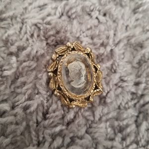Victorian Cleae Cameo Gold Brooch